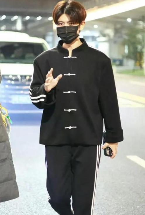 ？这几位大明星“捞钱”的样子太难看了k8凯发网站为了割韭菜脸面都不要了(图18)